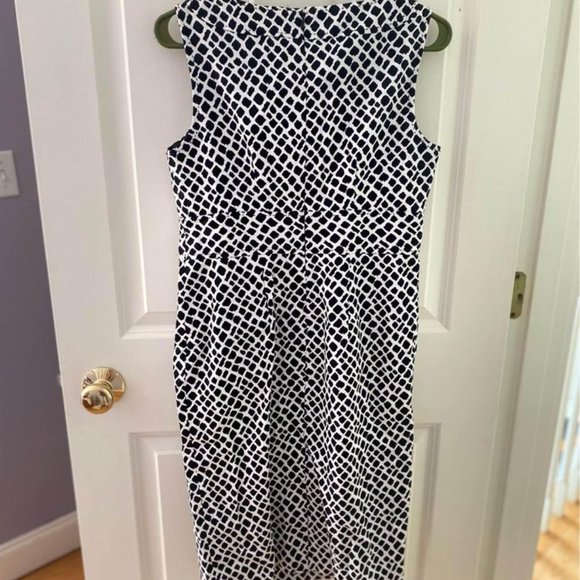 Women's Dress - Picture 2 of 3